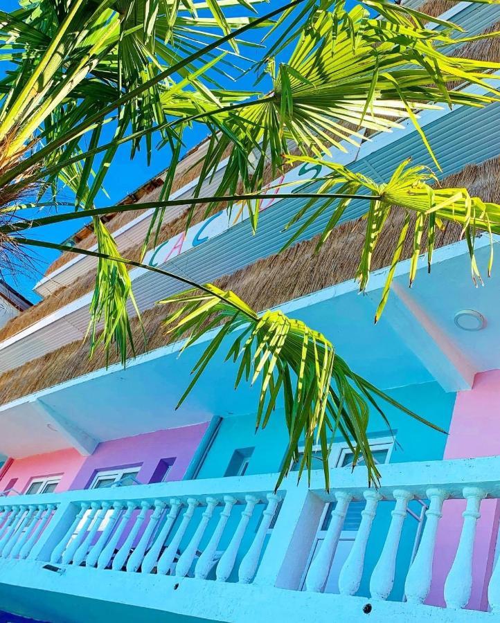 Хостел Casa Barbie Костинешти Экстерьер фото
