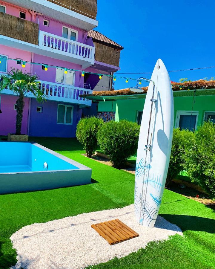 Хостел Casa Barbie Костинешти Экстерьер фото