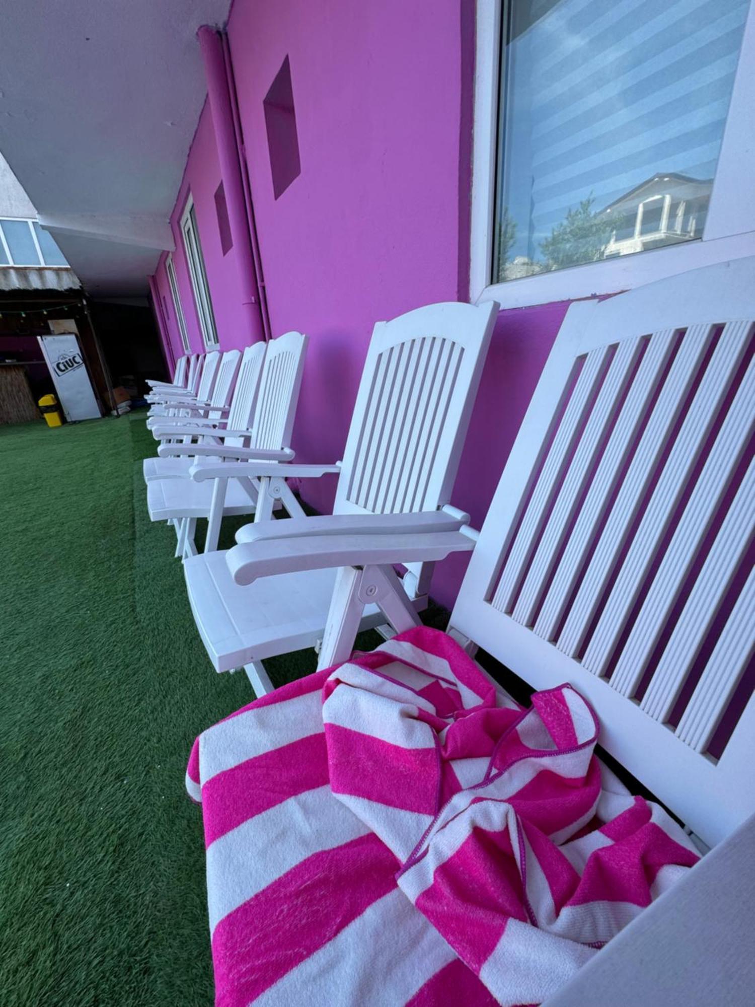 Хостел Casa Barbie Костинешти Экстерьер фото